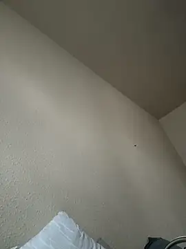 Snapshot of CrookedBeaut chatting on March 3, 2026, 2:35 pm CrookedBeaut online show from March 3, 2026, 2:35 pm