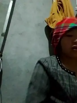 Yumiik2kk online show from November 29, 2025, 5:02 pm