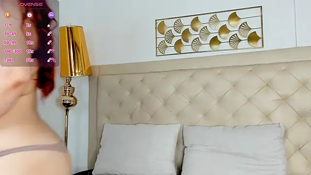 ashley stone7 online show from November 28, 2025, 8:31 pm