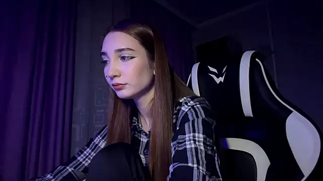 HollyPaw online show from November 26, 2025, 8:53 pm