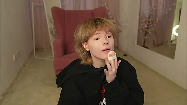 Snapshot of miccka__ chatting on November 9, 2025, 10:41 am miccka online show from November 9, 2025, 10:41 am