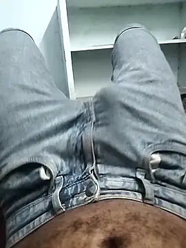 Snapshot of LEOMEGHA2026 chatting on February 1, 2026, 5:00 pm LEOMEGHA2026 online show from February 1, 2026, 5:00 pm