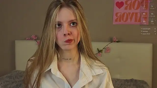 Snapshot of TiffinyMergist chatting on December 4, 2025, 8:30 pm TiffinyMergist online show from December 4, 2025, 8:30 pm