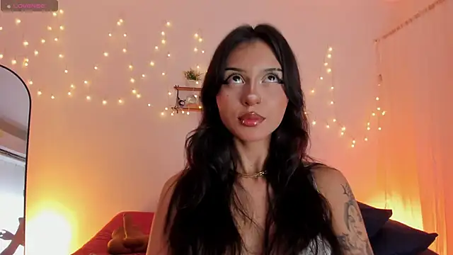 Tamara Aluna  online show from May 22, 2026, 10:52 pm
