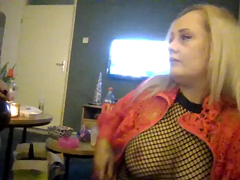 lorenarowena online show from November 14, 2025, 12:25 am