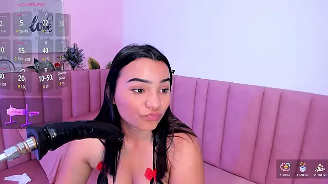 violet vintage online show from November 14, 2025, 8:12 pm