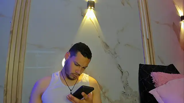 Snapshot of Aron_and_molly chatting on February 5, 2026, 12:01 pm Aron and molly online show from February 5, 2026, 12:01 pm