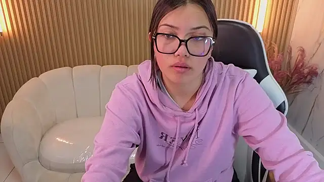 Snapshot of venus_velvet_tp chatting on December 16, 2025, 8:24 pm venus velvet tp online show from December 16, 2025, 8:24 pm