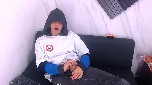 Snapshot of Liam_York_ chatting on February 27, 2026, 8:30 pm Liam York online show from February 27, 2026, 8:30 pm