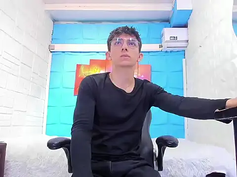 ElanGiraldo online show from February 15, 2026, 8:52 pm