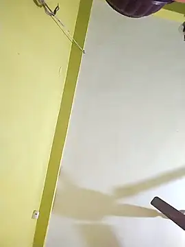 hootmom online show from November 9, 2025, 6:17 am