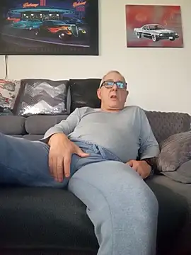 Snapshot of andy-1961 chatting on November 17, 2025, 2:43 pm andy-1961 online show from November 17, 2025, 2:43 pm