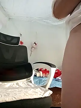 Snapshot of Em-mupmup chatting on February 10, 2026, 7:18 am Em-mupmup online show from February 10, 2026, 7:18 am