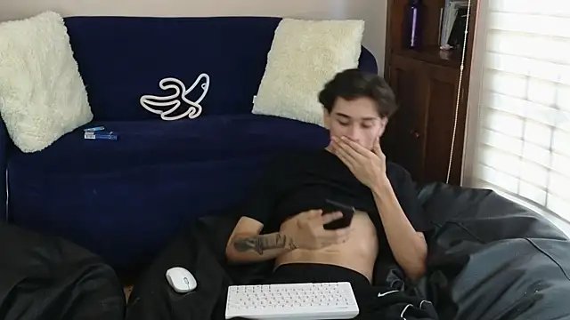 Derekswan online show from November 19, 2025, 8:42 pm