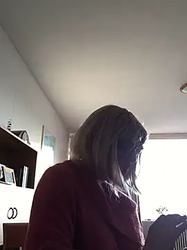 simone xdressing online show from December 21, 2025, 2:08 pm