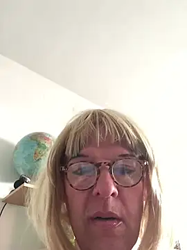 simone xdressing online show from March 22, 2026, 3:35 pm