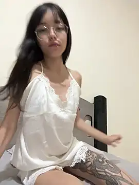 Snapshot of liakralll chatting on November 12, 2025, 3:10 am liakralll online show from November 12, 2025, 3:10 am