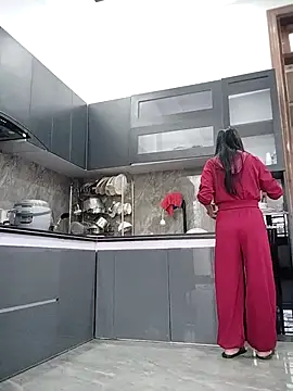   Anna    online show from December 5, 2025, 2:32 am