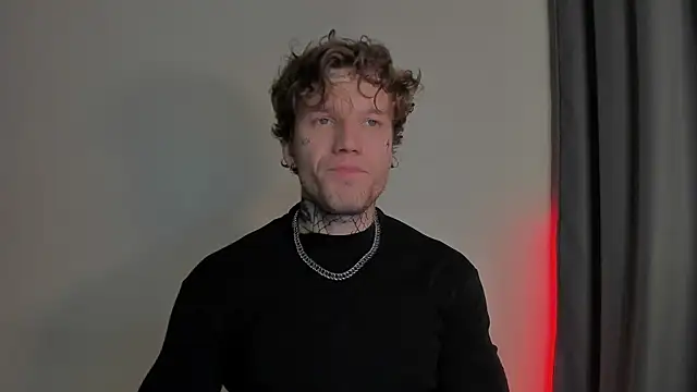 Huntall77 online show from November 18, 2025, 4:10 pm