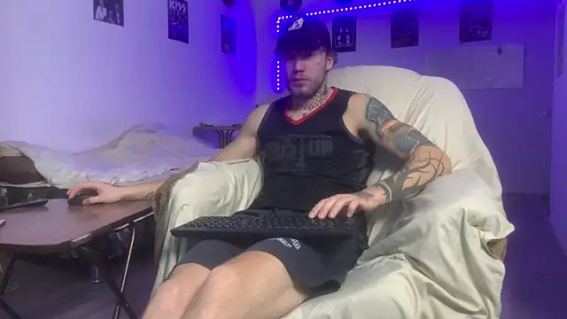 Huntall77 online show from December 15, 2025, 4:29 am