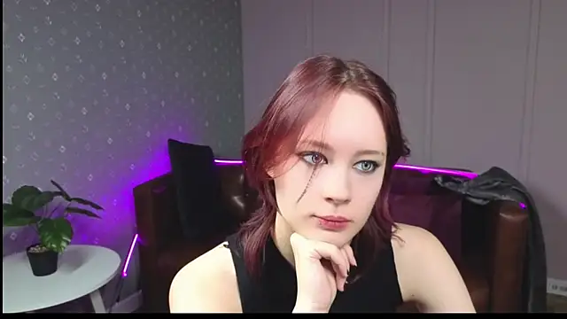 Annie Way online show from December 19, 2025, 8:27 am