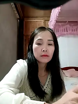 Feeling-hot online show from November 26, 2025, 7:52 am