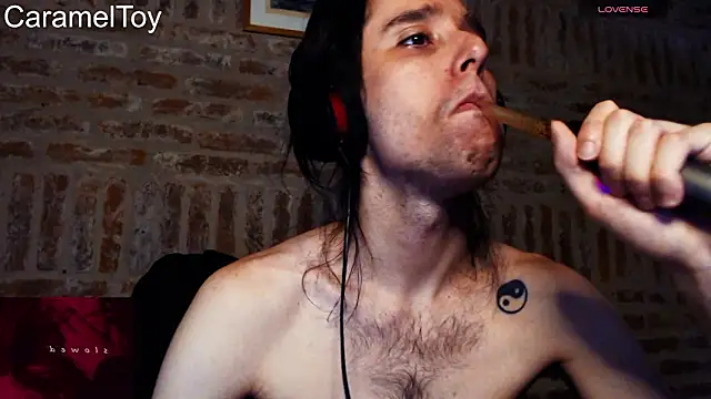 Snapshot of CaramelToy chatting on February 10, 2026, 6:40 pm CaramelToy online show from February 10, 2026, 6:40 pm