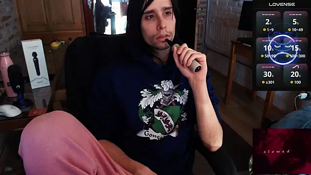 Snapshot of CaramelToy chatting on November 13, 2025, 4:00 pm CaramelToy online show from November 13, 2025, 4:00 pm