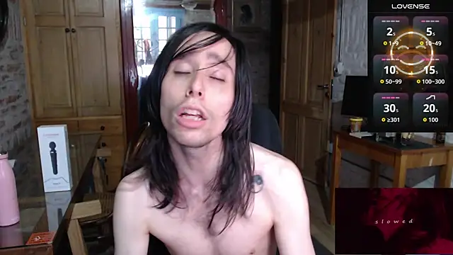 Snapshot of CaramelToy chatting on November 11, 2025, 4:13 pm CaramelToy online show from November 11, 2025, 4:13 pm