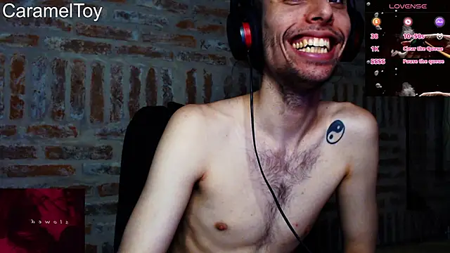 Snapshot of CaramelToy chatting on February 9, 2026, 9:35 pm CaramelToy online show from February 9, 2026, 9:35 pm