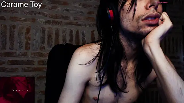 Snapshot of CaramelToy chatting on February 8, 2026, 9:23 pm CaramelToy online show from February 8, 2026, 9:23 pm