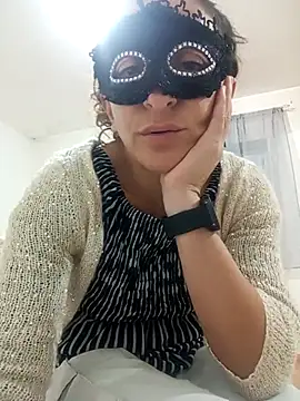 Snapshot of Giorgia13 chatting on November 20, 2025, 5:24 pm Giorgia13 online show from November 20, 2025, 5:24 pm