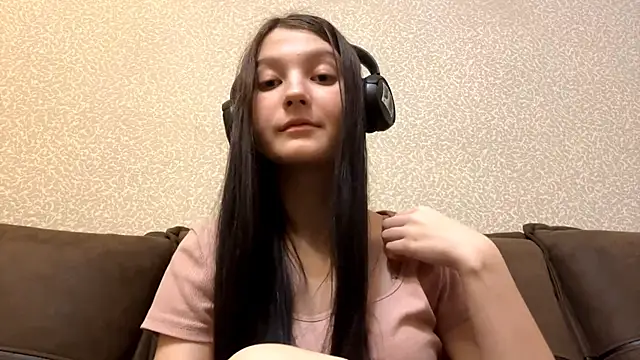 AurorAurora online show from December 3, 2025, 8:25 am