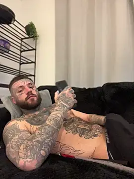 magicmichaell online show from April 8, 2026, 7:32 am