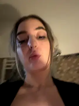 Marisaaasss online show from November 16, 2025, 9:03 am