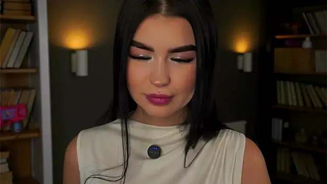 CoreenYorton online show from November 14, 2025, 1:20 am