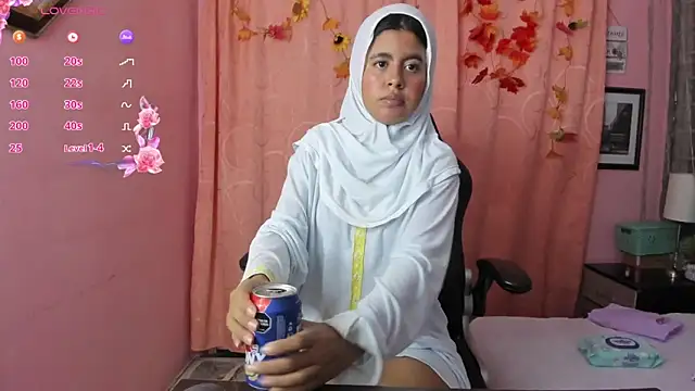 NaylaAbadi online show from December 19, 2025, 12:29 pm