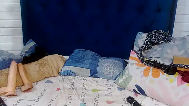 DarkCherryx online show from February 11, 2026, 7:47 pm