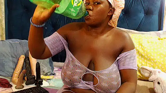 DarkCherryx online show from February 15, 2026, 9:52 am