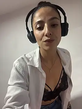 Snapshot of Angell_Bell chatting on February 25, 2026, 11:15 pm Angell Bell online show from February 25, 2026, 11:15 pm