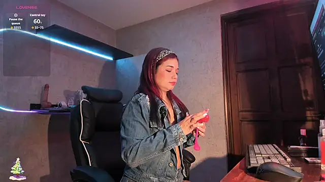 jesssie lee online show from November 28, 2025, 10:32 pm