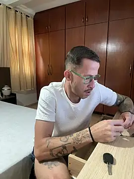 Lucasjandre online show from April 4, 2026, 11:17 am