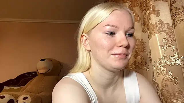 LynellMahe online show from November 30, 2025, 10:16 am