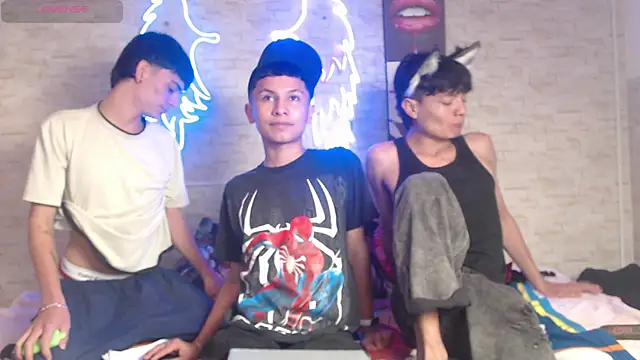 axel milo kairo and noa online show from November 30, 2025, 4:02 am