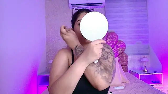 mia fontana  online show from November 22, 2025, 12:04 pm