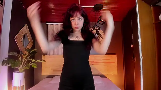 Snapshot of Velvet_Dreamss chatting on February 13, 2026, 12:27 pm Velvet Dreamss online show from February 13, 2026, 12:27 pm