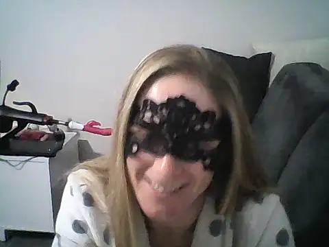 MelleEloa online show from November 24, 2025, 10:21 pm