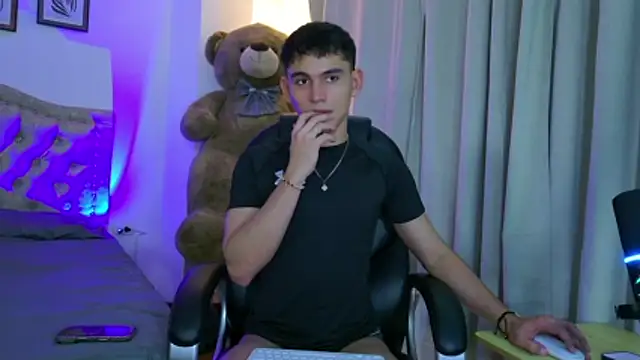 Snapshot of estebanperez_26 chatting on June 16, 2026, 7:25 pm estebanperez 26 online show from June 16, 2026, 7:25 pm