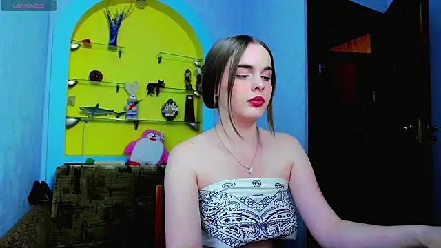 AlicaLOVEalisa777 online show from May 20, 2026, 6:38 pm