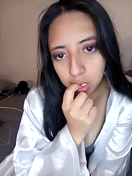 Snapshot of Isabella_175 chatting on November 12, 2025, 3:32 am Isabella 175 online show from November 12, 2025, 3:32 am